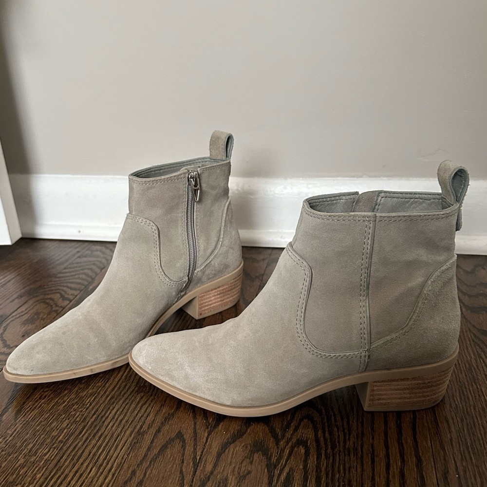 Dolce Vita Pointed Toe Suede Booties Size